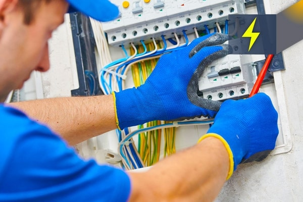 Wie die DGUV V3 Prüfung und die VDE Prüfung zur Arbeitssicherheit beitragen