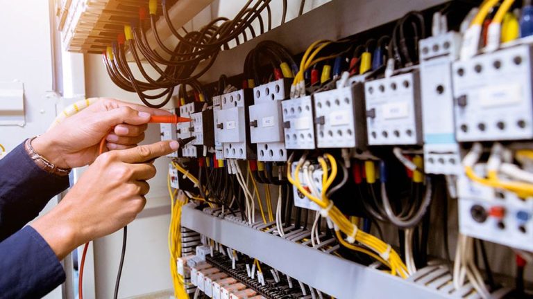 Warum eine DGUV V3 Prüfung auch für Homeoffice-Arbeitsplätze wichtig ist