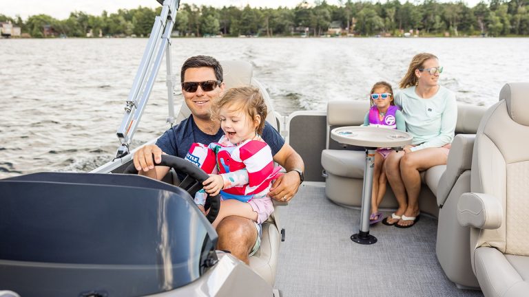 Unberührte Natur entdecken mit Yachtcharter in Griechenland