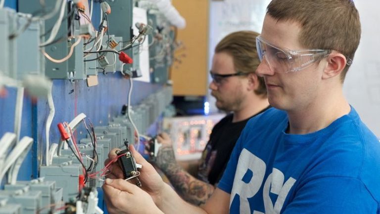 Wichtige Normen und Richtlinien für die DGUV V3 Prüfung