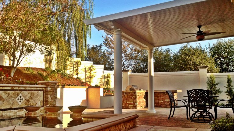 Carport Metall: Robust und vielseitig – passend für jedes Grundstück