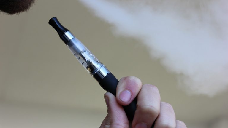 Mit der Al Fakher 30.000 Hypermax Vape erlebst du unvergessliche Genussmomente